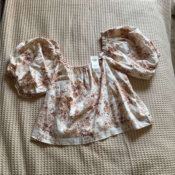 Abercrombie & Fitch Tops - Abercrombie x Tia Booth puff sleeve floral linen top - Brown on Cream